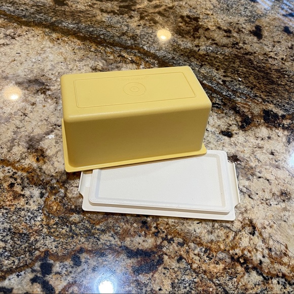 Vintage Tupperware LARGE Harvest Gold Butter Keeper 638-9 Block Cheese Excellent - Picture 1 of 12